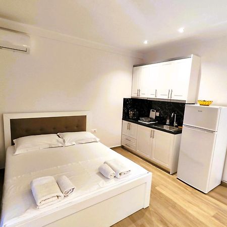 Hola Rooms Ксамил Екстериор снимка
