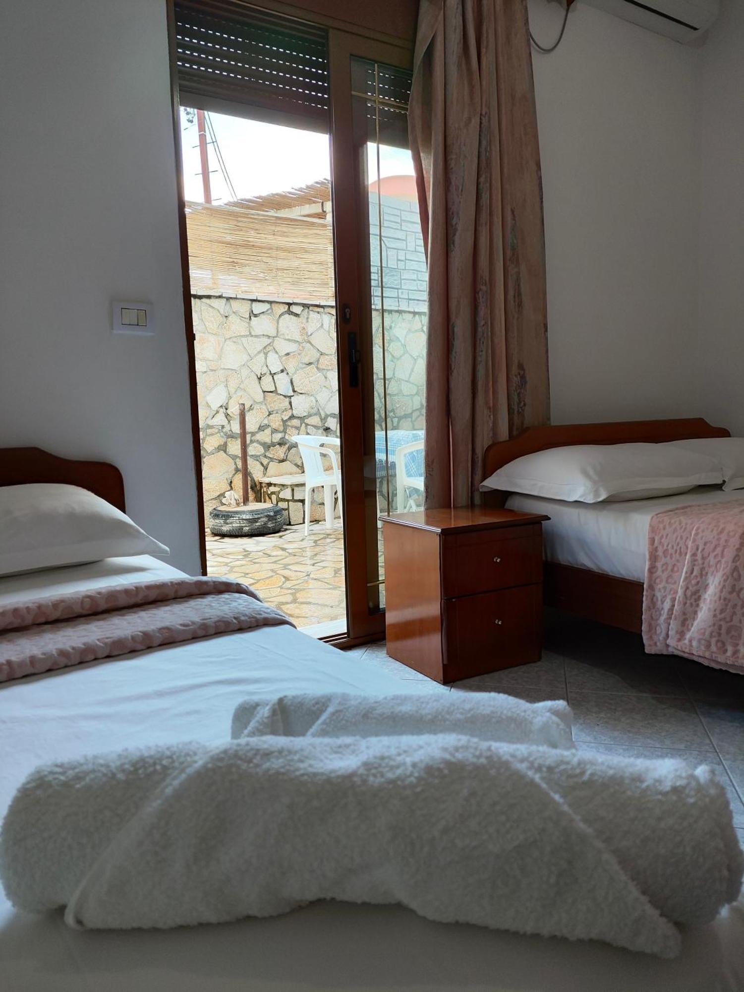 Hola Rooms Ксамил Екстериор снимка