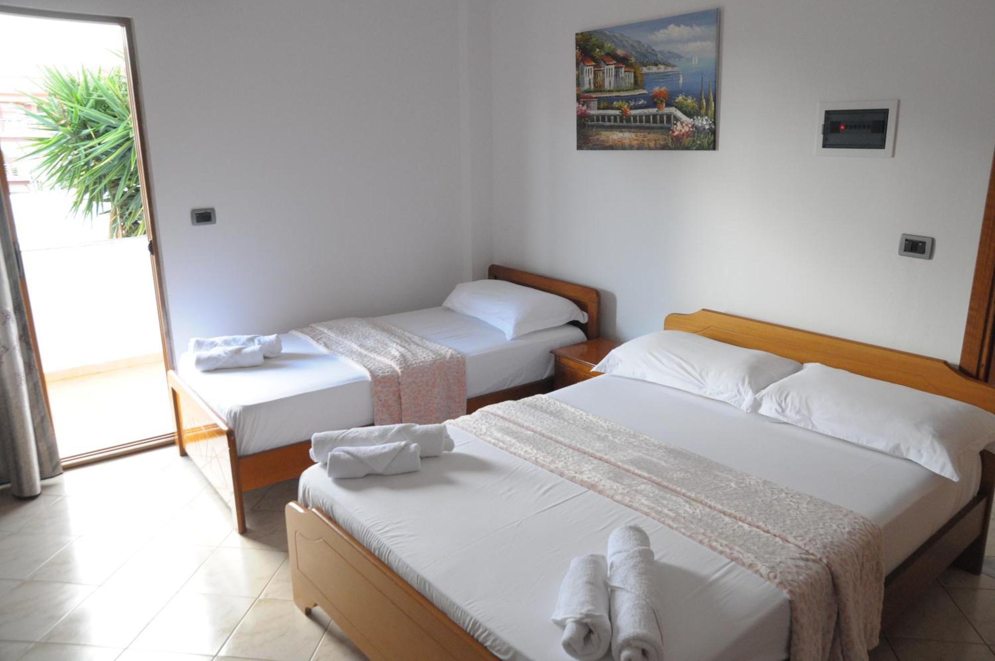 Hola Rooms Ксамил Екстериор снимка