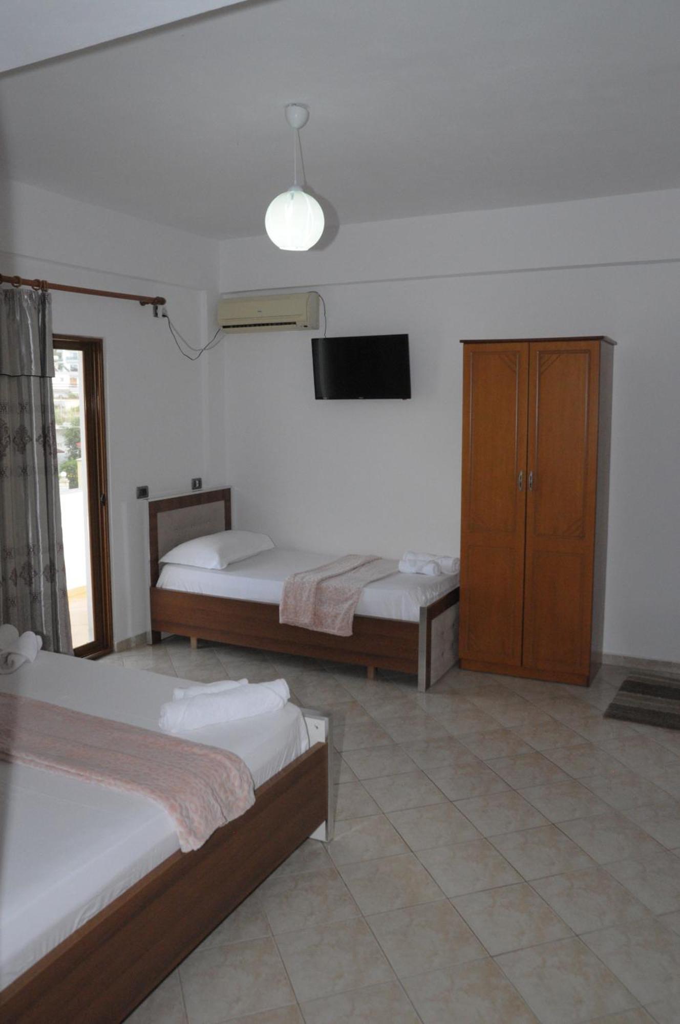 Hola Rooms Ксамил Екстериор снимка