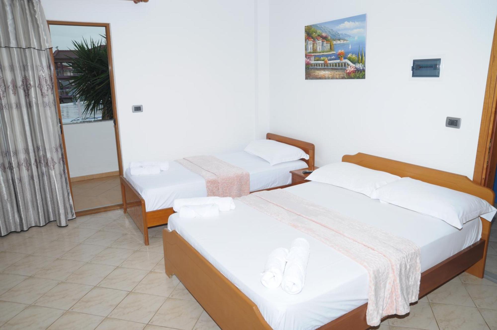 Hola Rooms Ксамил Екстериор снимка