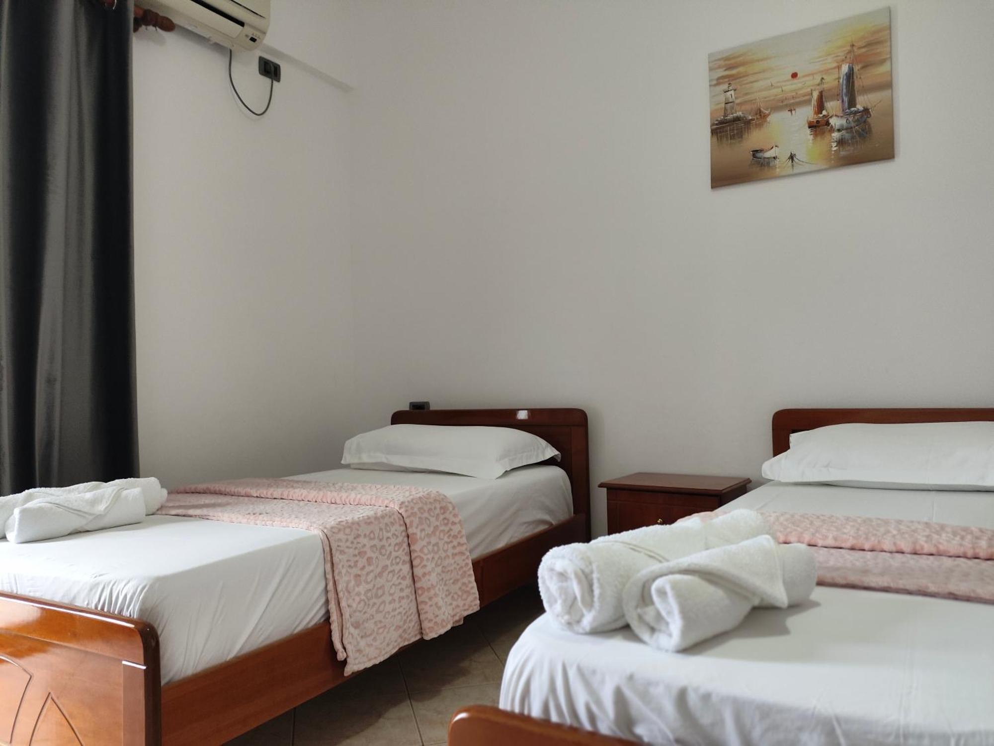 Hola Rooms Ксамил Екстериор снимка
