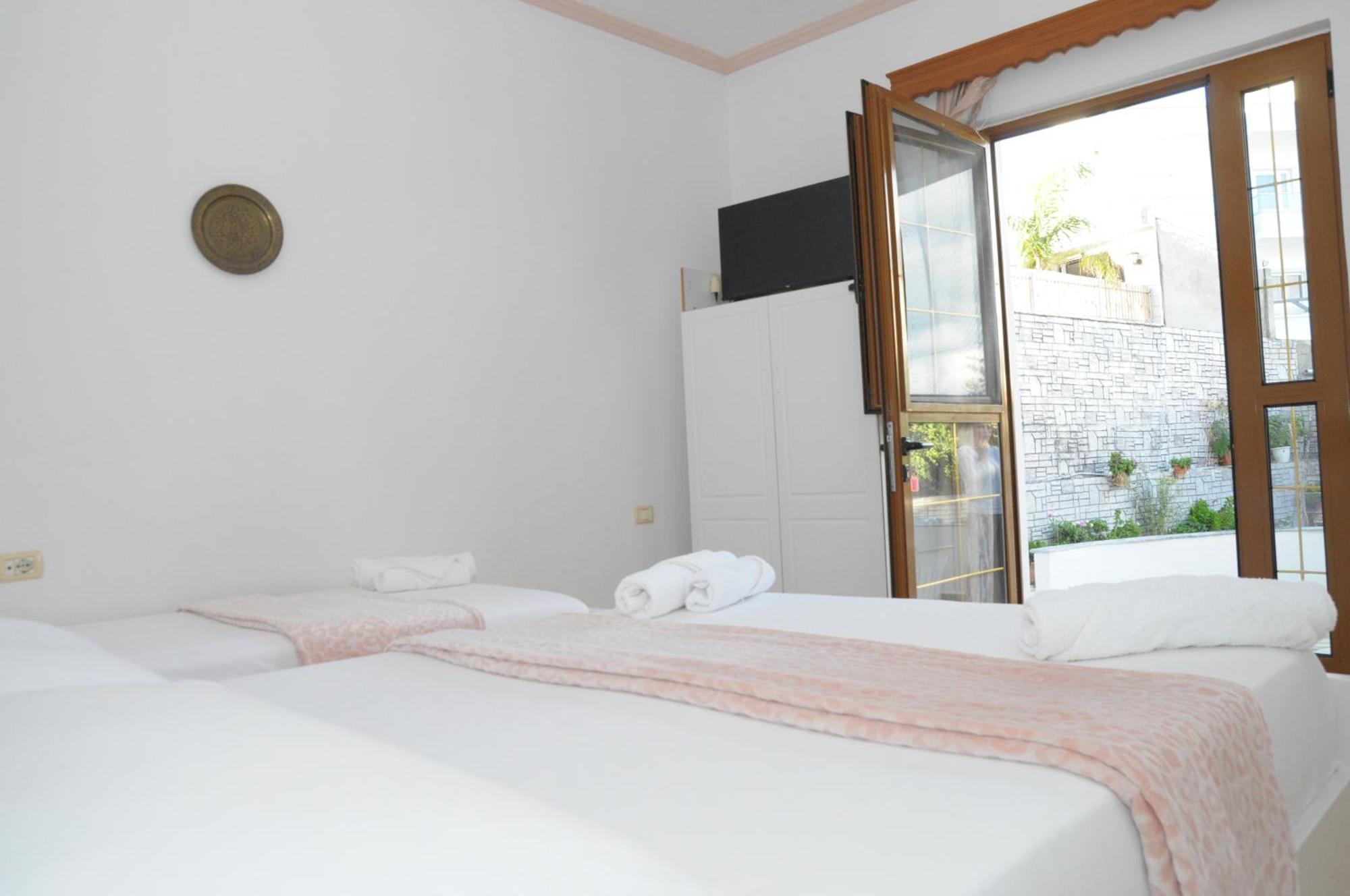 Hola Rooms Ксамил Екстериор снимка
