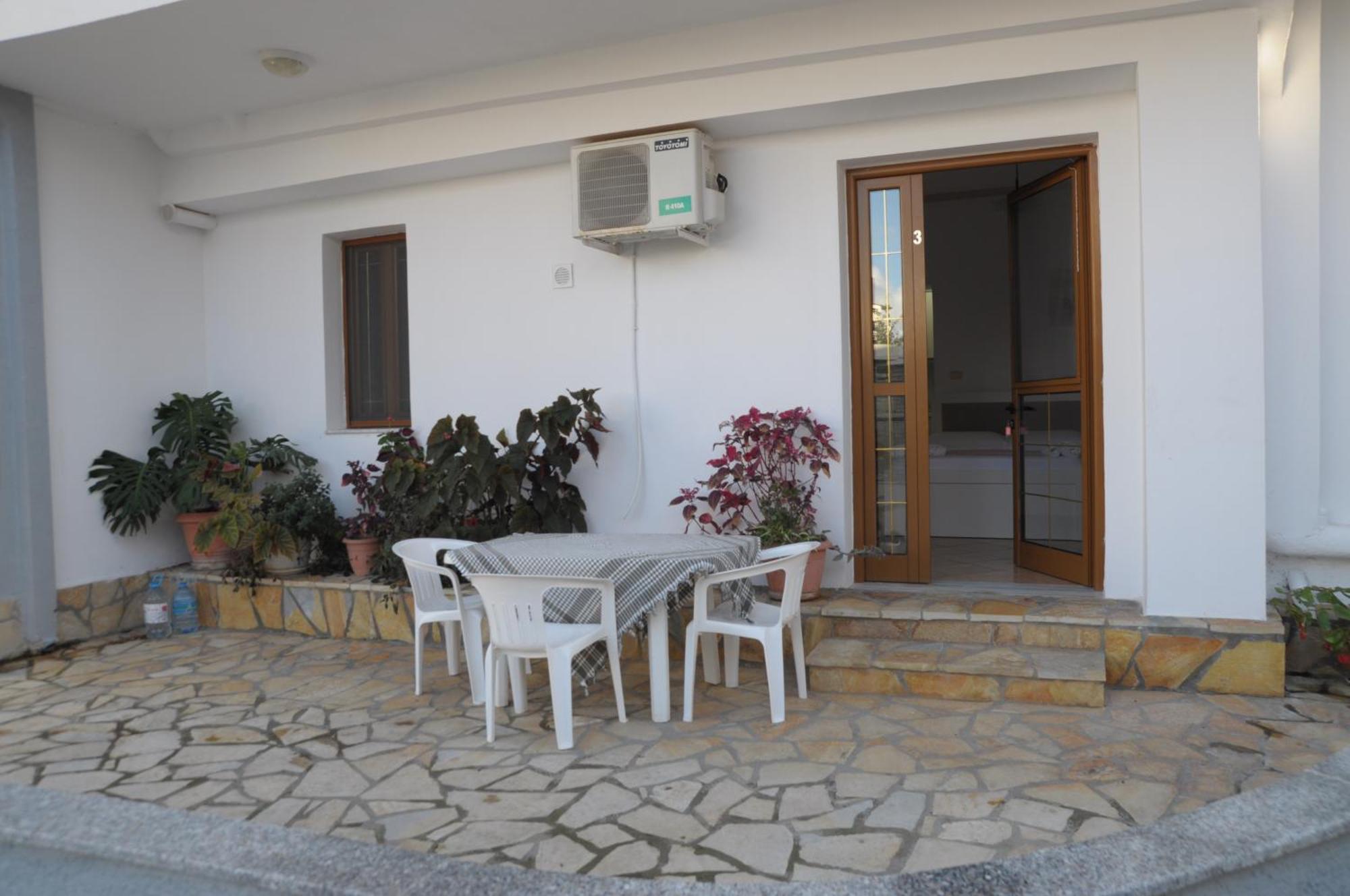 Hola Rooms Ксамил Екстериор снимка