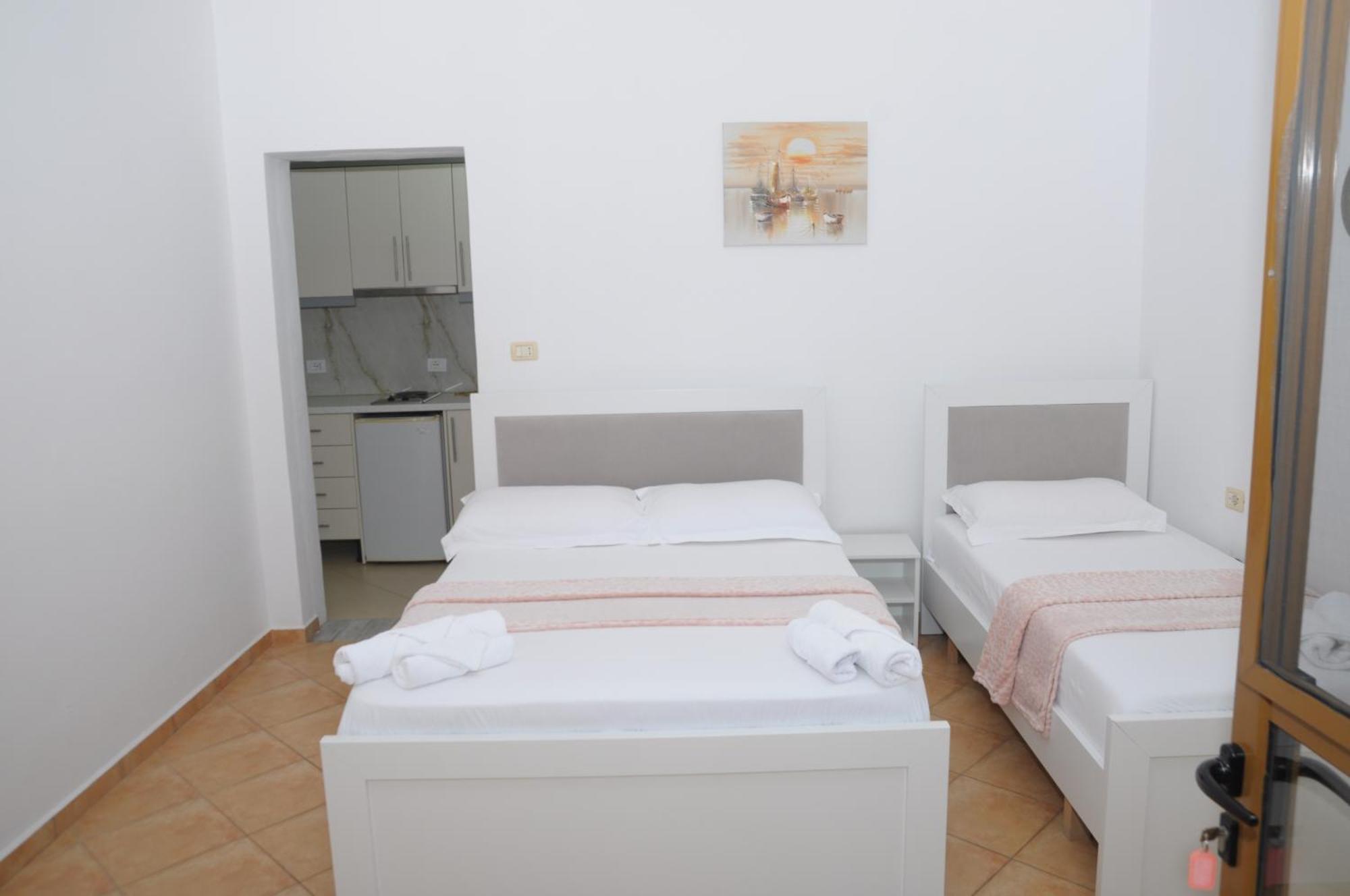 Hola Rooms Ксамил Екстериор снимка