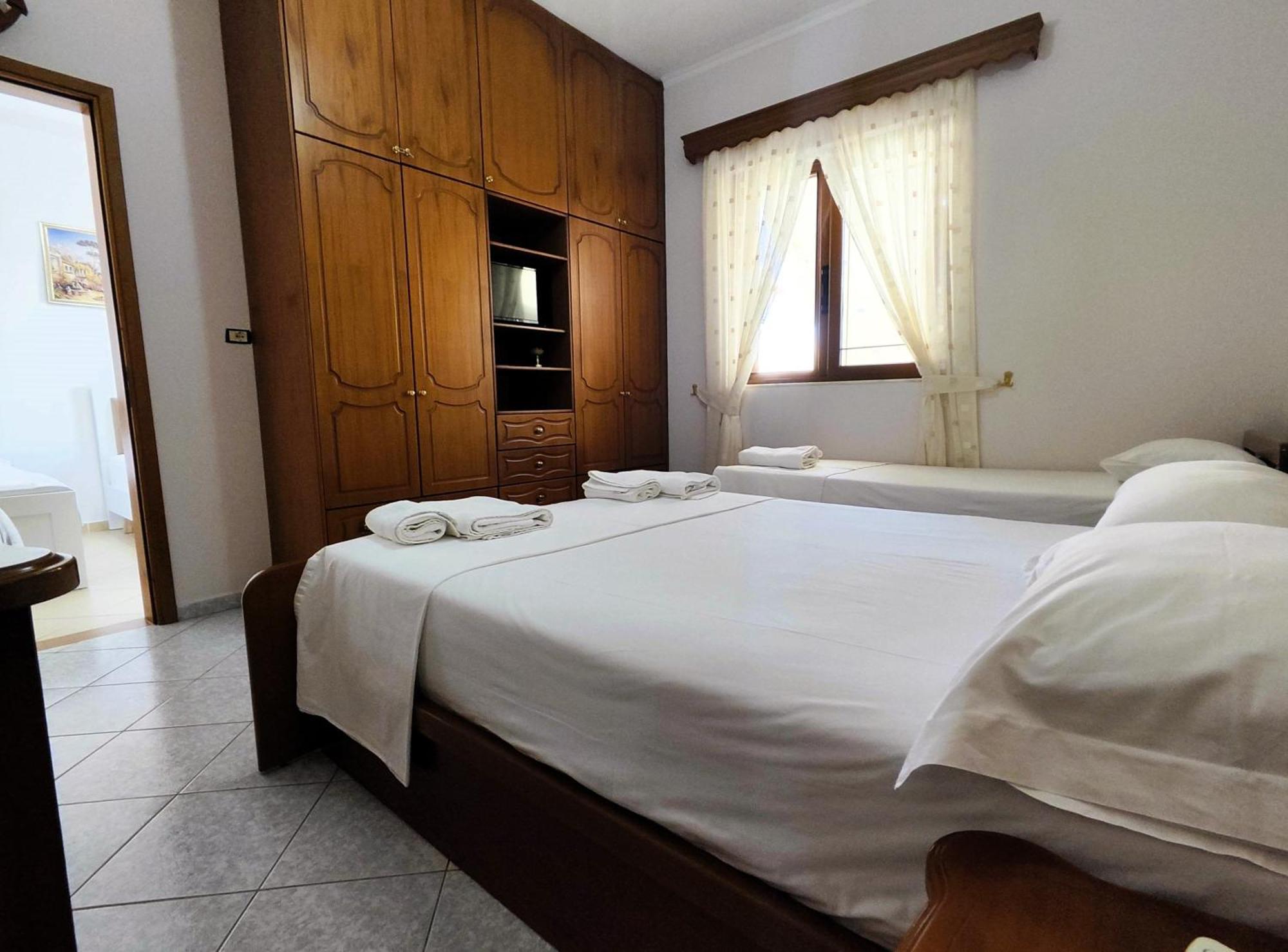 Hola Rooms Ксамил Екстериор снимка