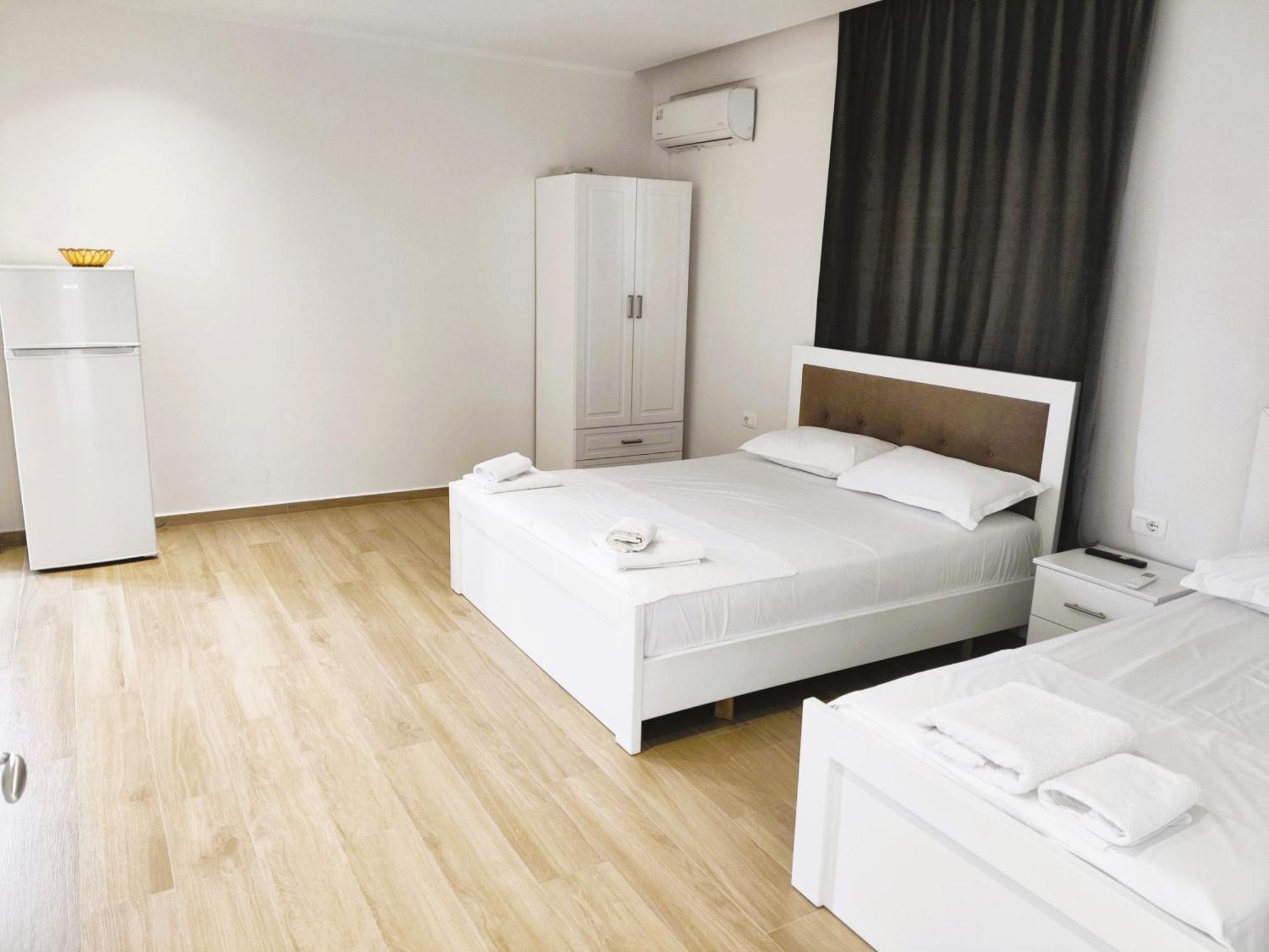 Hola Rooms Ксамил Екстериор снимка