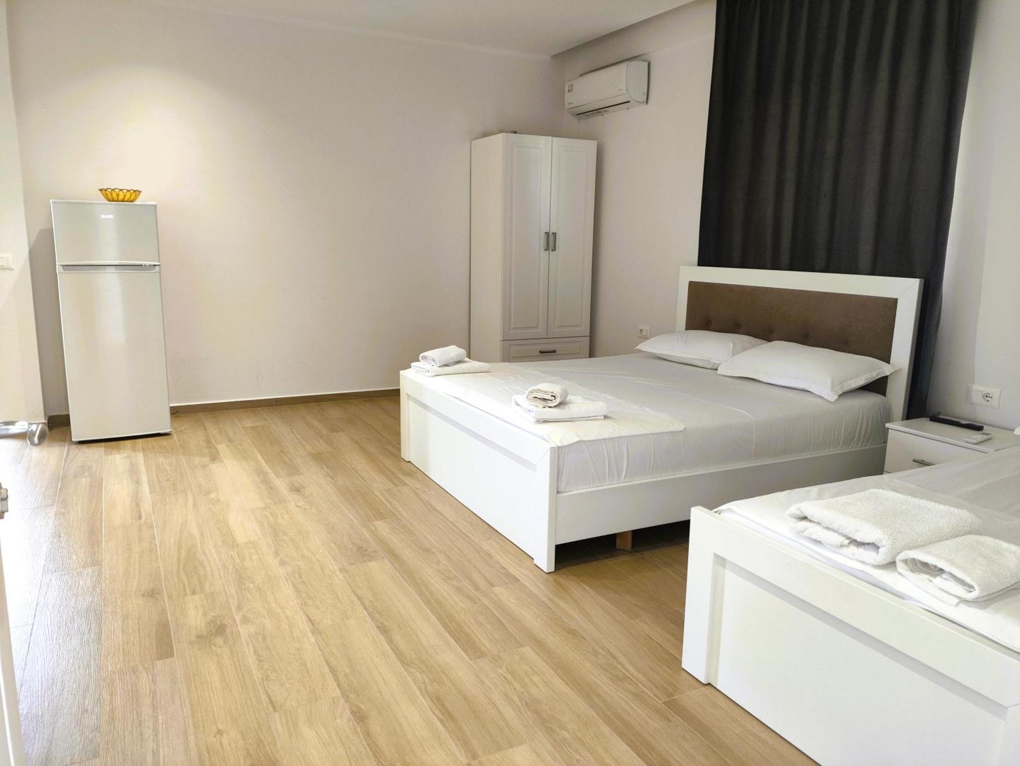 Hola Rooms Ксамил Екстериор снимка