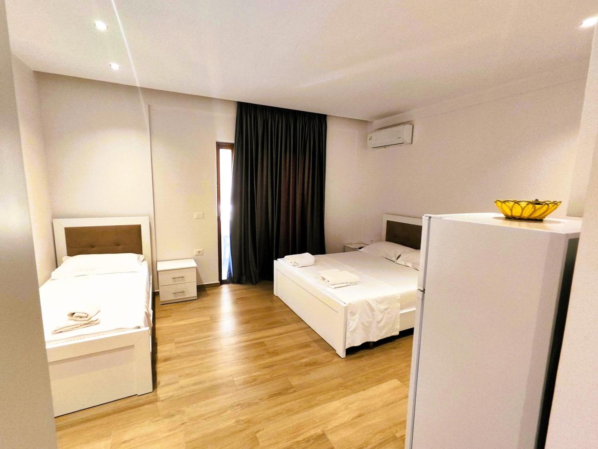 Hola Rooms Ксамил Екстериор снимка