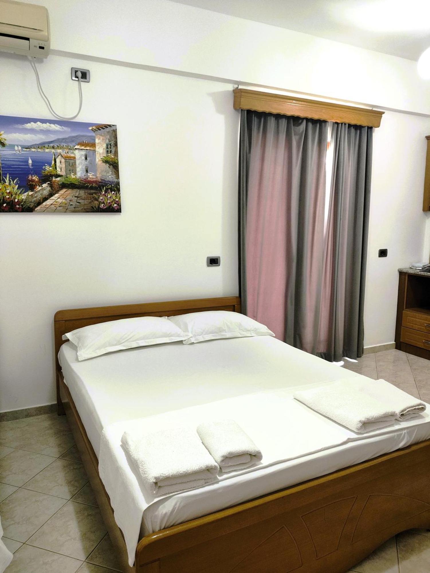 Hola Rooms Ксамил Екстериор снимка