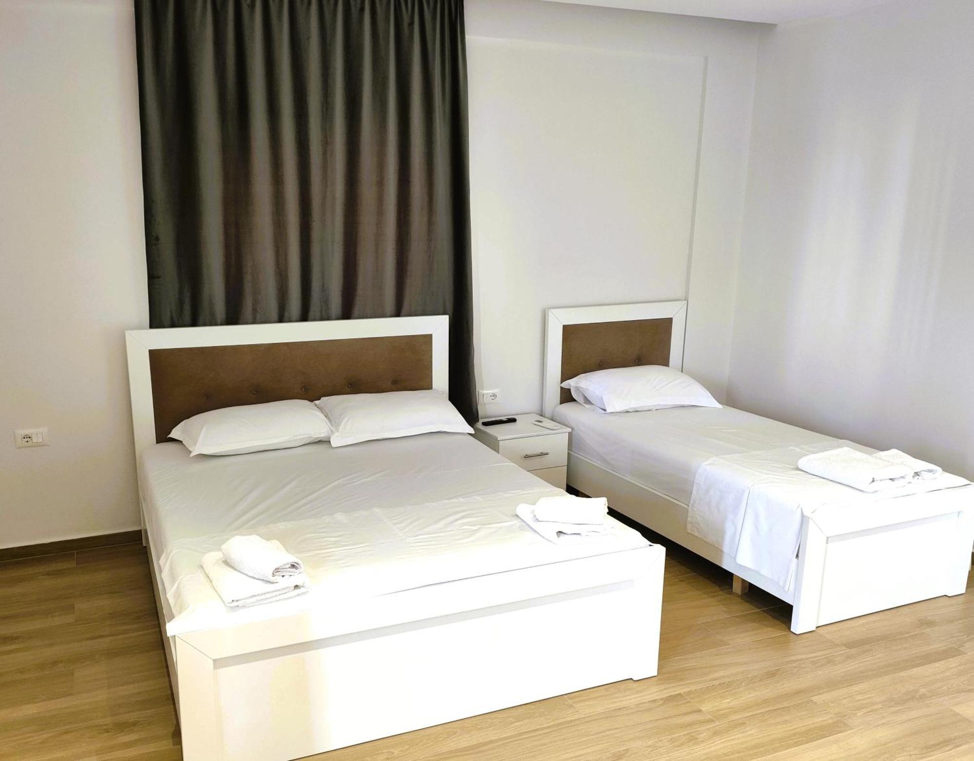 Hola Rooms Ксамил Екстериор снимка