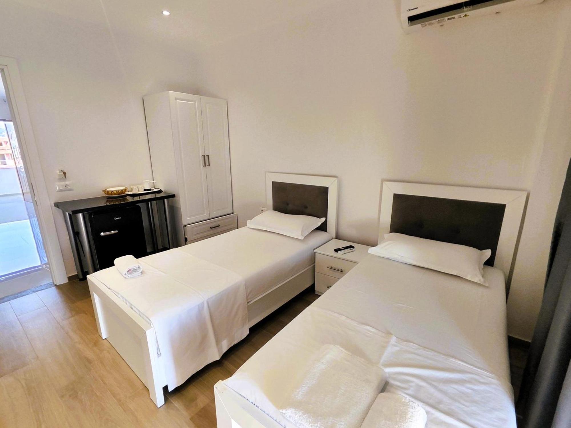 Hola Rooms Ксамил Екстериор снимка