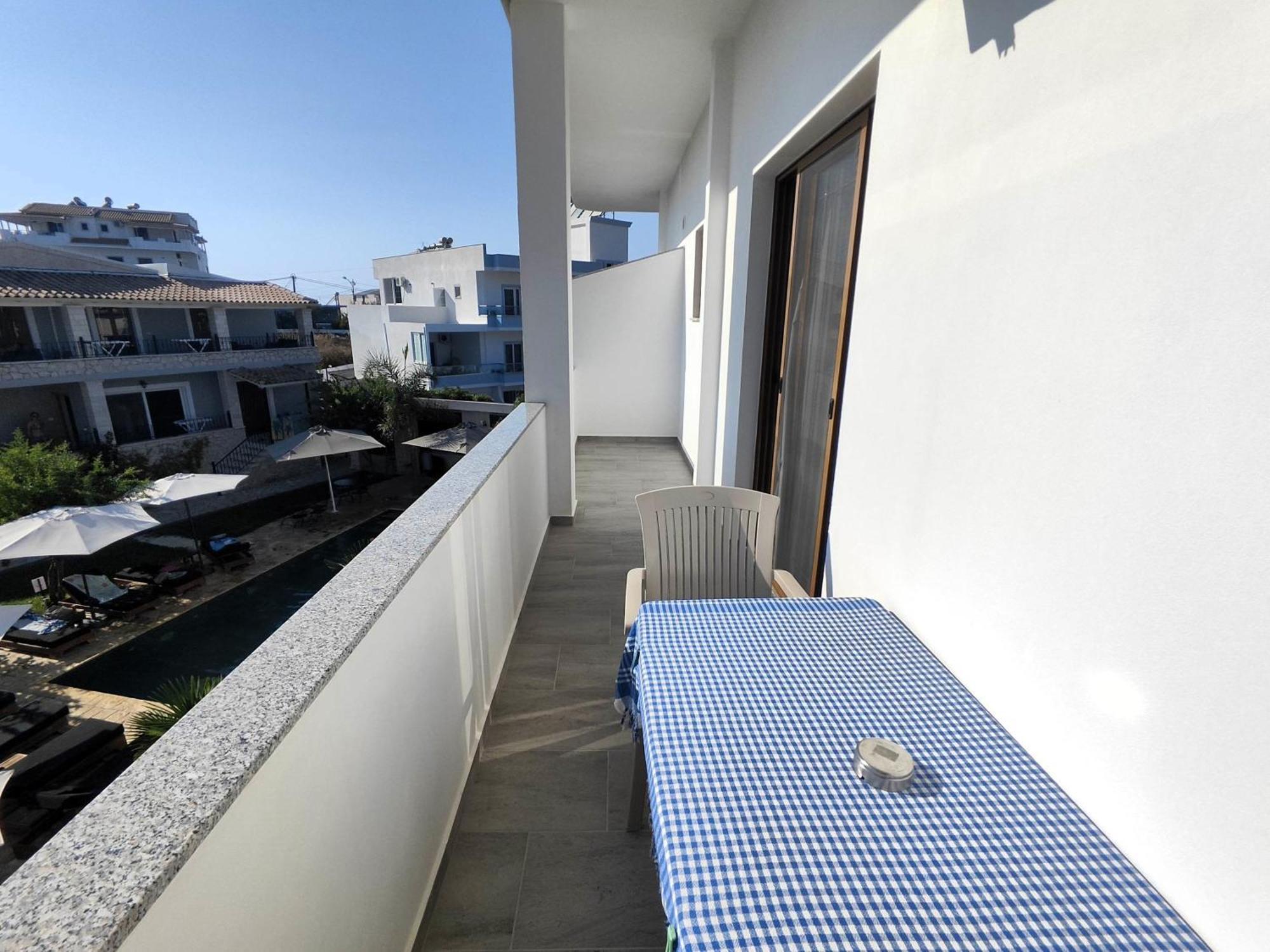 Hola Rooms Ксамил Екстериор снимка